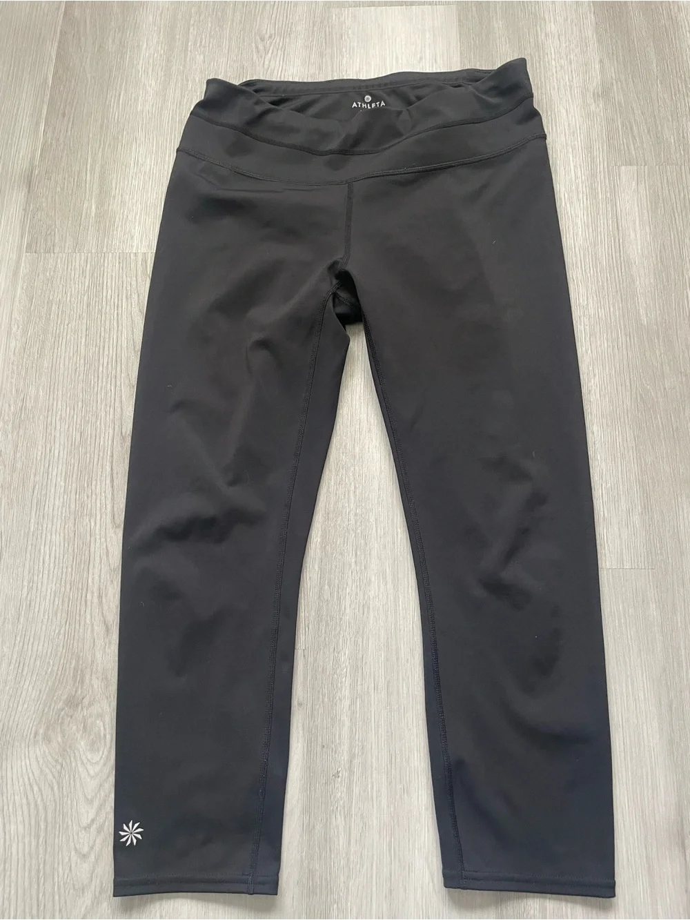 Athleta 1 black&grey camo ,capri and 2 black seize M plus 2 tank top M